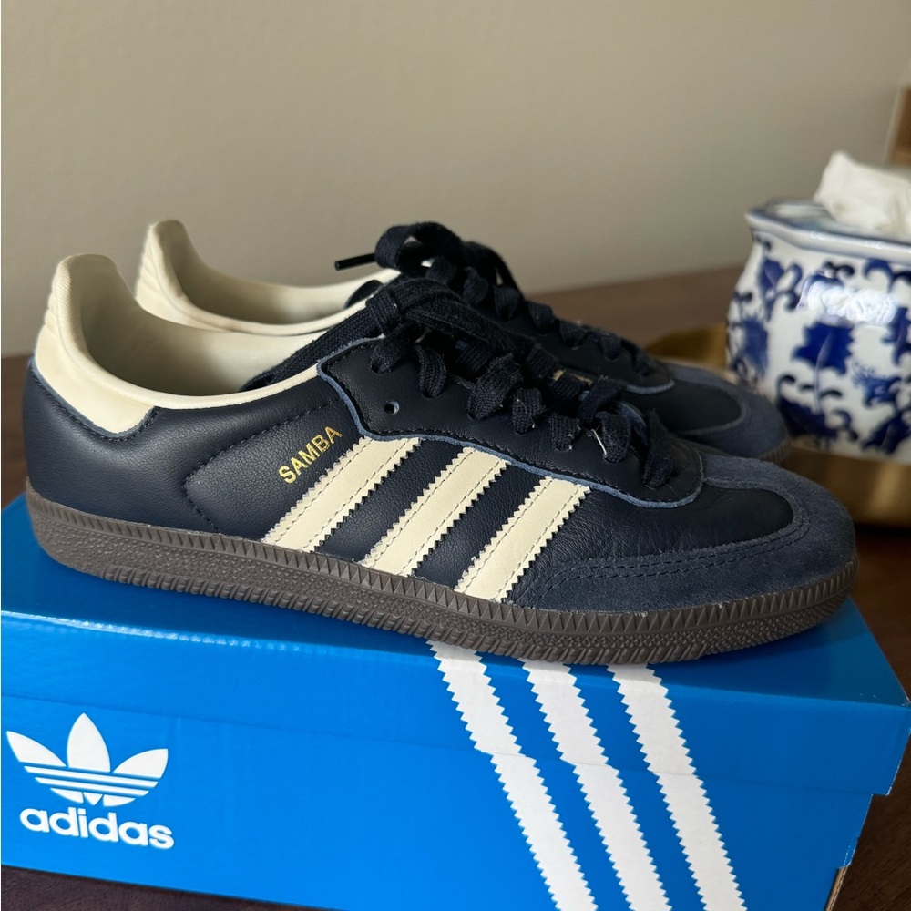 Adidas Samba in Navy